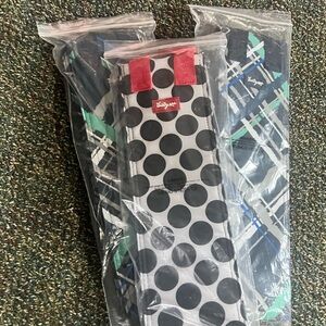 Bundle of 3 wine bags.